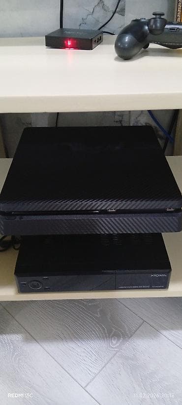 playstation 4 pro 2tb: Yaxşı vezyetde versiya 12.50 yaddaş 1tb 2 jostik orginal içində 8 oyun — 2