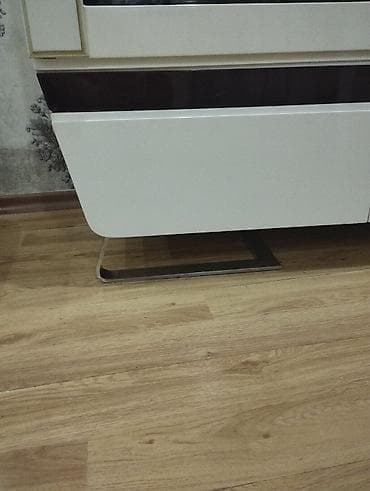 Аренда оборудования: Стеклянная витрина-шкаф, Самовывоз — 2