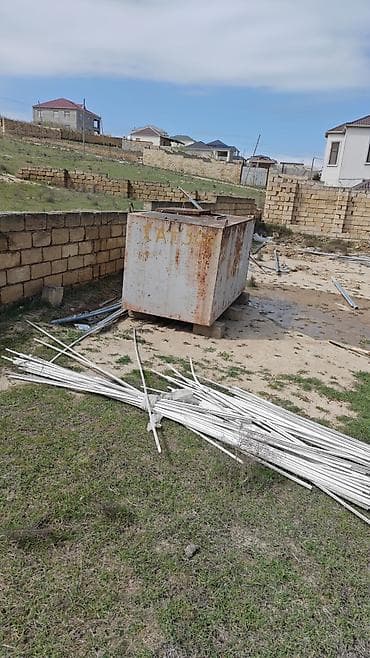 bayraq gunune aid sekiller: Bak, Metal, 5000 l l — 4