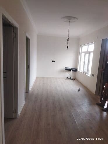 bakıxanov kiraye ev: Ev satlir Bayil Dünya Market yani 1 Otaq Yola 20 deq yaxin 50000azn — 17