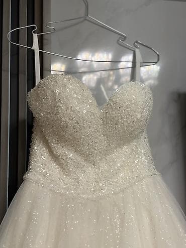 mirvari muncuq: Ağ rəngdə, bəzəkli gəlinlik. - Model: A-kesim/Ball gown siluet, uzun — 3