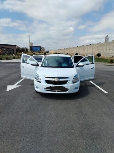 mersedes c 230: Ağ rəngdə Chevrolet Cobalt avtomobili. Salonda oturacaqlar üçün — 21