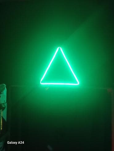 qedimi caynik: LED işıqlı dekor lövhələri və neon fiqurlar Damin 4 ed nerd 2 ed Tv — 2