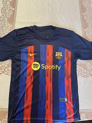 Barcelona futbol köynəyi razmeri m üçün