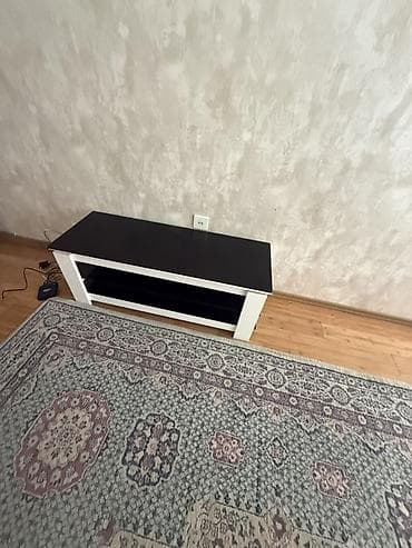 TV stendi / media konsol - Rəng: üst hissə qara, karkas ağ - — 1