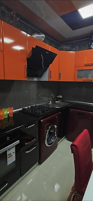 ikinci el matras: Mətbəx mebeli dəsti - Dizayn: Parlaq qara alt modullar və narıncı üst — 5