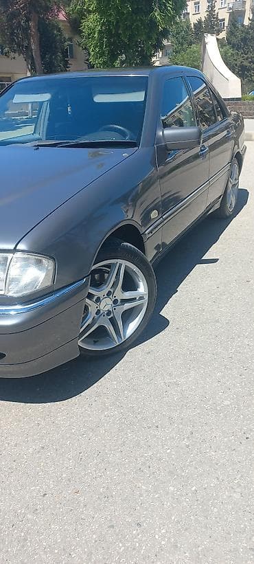 traktor satiram: Mercedes-Benz C-Class: 2.4 l | 1998 il Sedan — 2