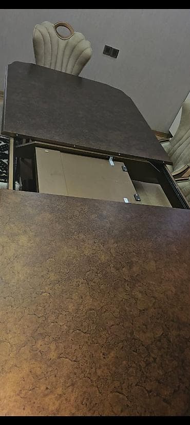 Masalar və oturacaqlar: Masa dəsdi təcili satılır demək olar təzə kimidir 6200 ə alınıb 2000 — 5