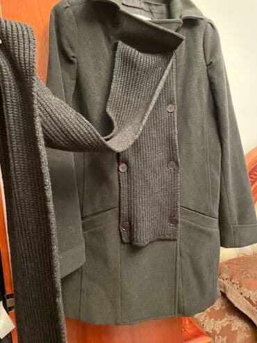 calvin klein euphoria qiymeti: Palto şarfı üzerinde,çıxarmaqda olur. Bir defe geyinilib. Baha alınıb — 4