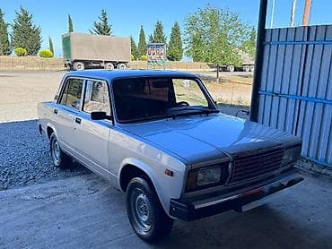 Model: Lada 2107 (klassik “Jiquli” sedan) Xarici görünüş: - Gümüşü