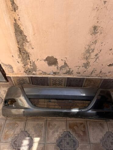 Ön, Honda İnsight, 2010 il, Yaponiya, Ünvandan götürmə