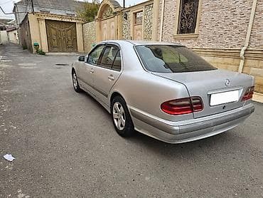 bmw e39 2003: Mercedes-Benz E 220: 2.2 l | 2001 il Sedan — 7