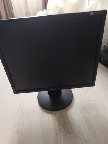 komputer monitor satilir: Masaüstü kompüter seti Tərkib: - Samsung LCD monitor (təxminən 19" – — 2