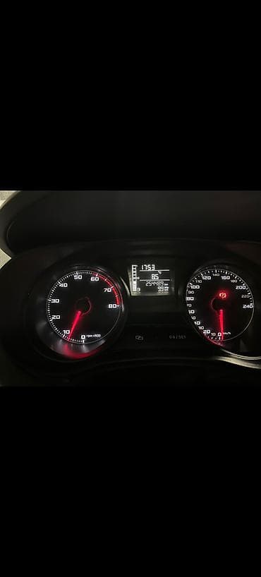 masinim var ag rengi: Seat Ibiza: 1.4 l | 2013 il 255000 km Hetçbek — 3