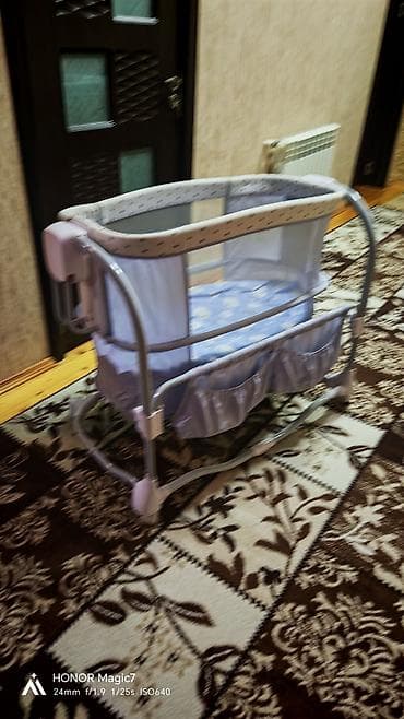 Uşaq mebeli: Oğlan və qız üçün, Dördbucaq, Beşik, Matras ilə, Yellənmə mexanizm ilə — 2