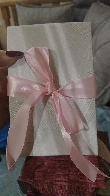 Mağaza avadanlığı: Etir mebeli və stolu ilə birlikdə magaza baglandıgı ucun satılır.Real — 4