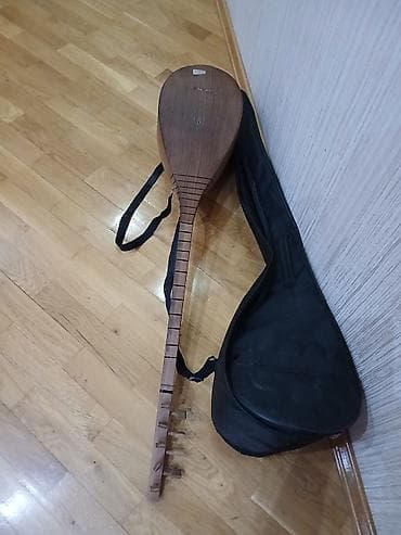 Saz (bağlama) – yumurta formalı rezonans korpusu və uzun saplı model