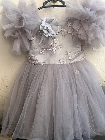 qısa don: Uşaq gəlinliyi / ziyafət paltarı – gümüşü-boz rəngdə, tüllü və çiçək — 1