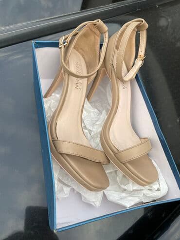 Toy paltarları və aksesuarları: 37 Razmer. yep yeni . 1 defe geyinilib . hec bir defekti yoxdur — 1