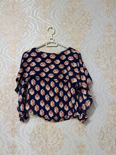 Ev geyimləri, pijamalar: Qadın bluzu - Model: qısa kəsimli, oversize effektli, enli qol — 1