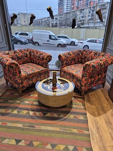 Kreslolar 2 ed 250azn Jurnalni daxil,vitrin 2 ededi 380azn,elave diger — 1