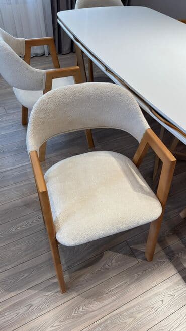 balvanka nedir: Qonaq otağı üçün, İşlənmiş, Açılmayan, Oval masa, 6 stul — 2