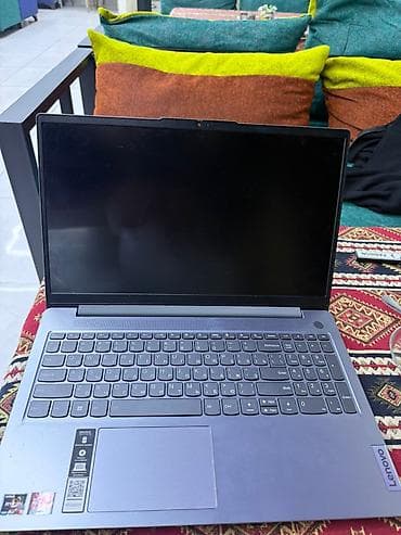 Lenovo noutbuk – 15.6" ekranlı, tamölçülü klaviatura və rəqəmsal