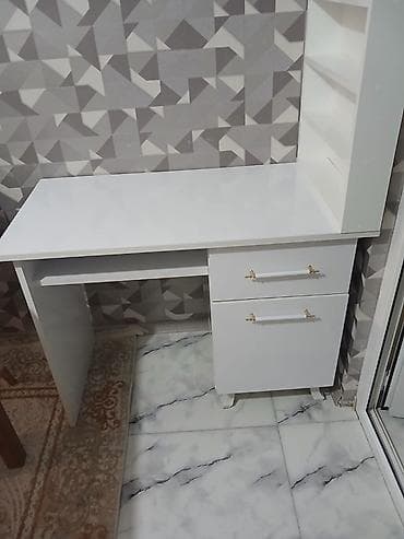 masalar: Düz masa, Stulsuz, Polkalı, Siyirməli, Sadə laminat — 2