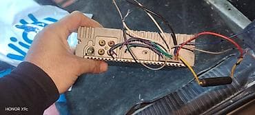 Avtomobil maqnitofonu – 1 DIN, ön paneldə USB və AUX girişləri, SD/MMC