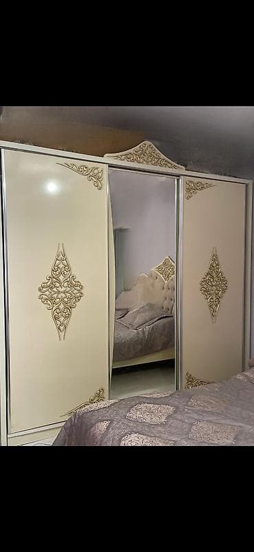 3 qapılı, Güzgülü, Bej, Digər material, Kupe, Düz dolab