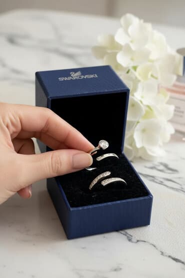 qızıl uzuklər və qiymətləri: Svarovski üzüklər 2 eded tek tek ve cüt taxmaq olur originaldı şəkili — 1