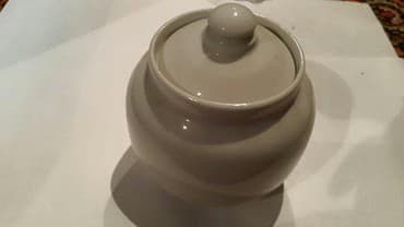 saxlama qabları: Qend ve pesok qabi tezedi qiymeti 4 azn qedimi qashiqlarda var — 1