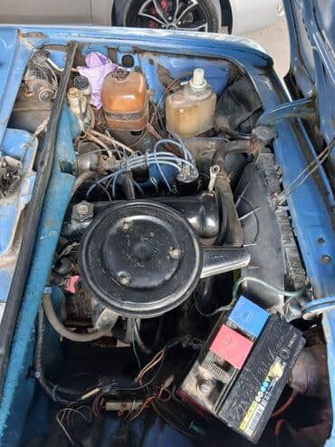 traktor te 25: VAZ 2106, mavi rəng, klassik sedan Xüsusiyyətlər: - Kuzov: 4 qapılı — 2