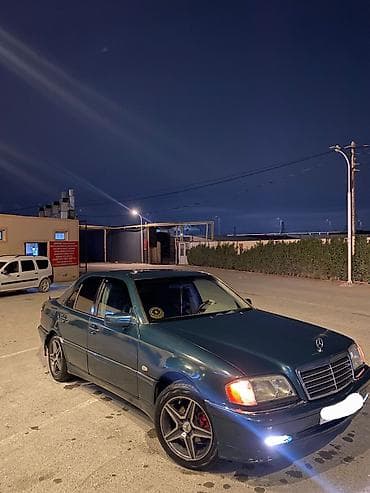 Mercedes-Benz C-Class: 1.6 l | 1997 il Sedan