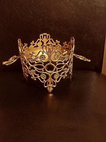 Qızılı rəngdə dekorativ metal kasalı qab latun tökmə - Material