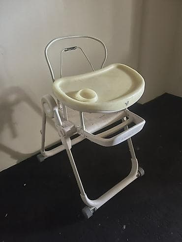 Uşaq yemək stulu - Təkərlərlə hərəkət etdirilə bilən, qatlanan metal