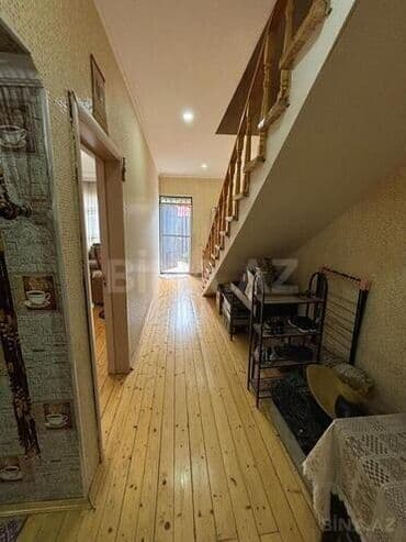 2 mərtəbəli həyət evləri: İki mərtəbəli həyət evi - Ümumi plan: 2 mərtəbə, balkonlu fasad — 32