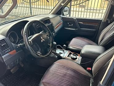 x5 bmw 2000: Mitsubishi Pajero (qara rəng, 5 qapı, iri SUV) Xüsusiyyətlər: - Tam — 7