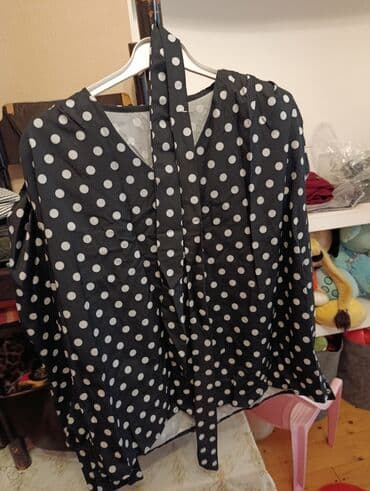 Svitşotlar: Qadın köynəyi – xallı naxışlı - Rəng: qara fonda ağ xallar (polka — 2