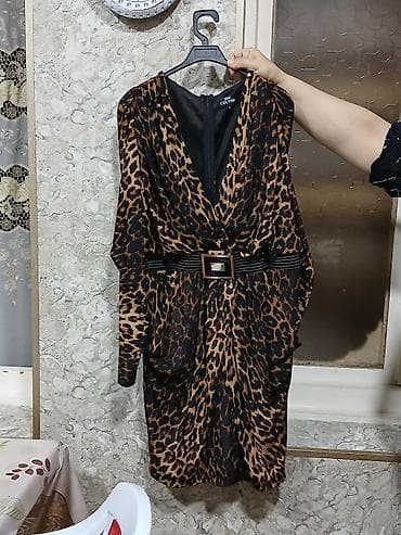 Leopar naxışlı qadın paltarı – CELYN B brendi - Model: dizə yaxın