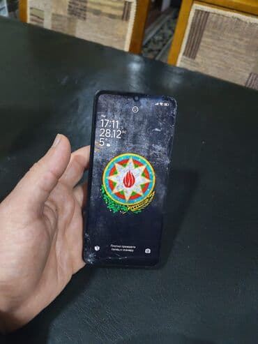 Lexus: Redmi 13, 256 GB, rəng - Qara, Qırıq — 2