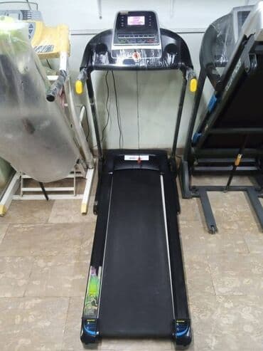 qaçış zolağı: Bu, rəqəmsal ekranı olan tünd rəngli qaçaq zolağıdır. Yürüyüş və qaçış — 1