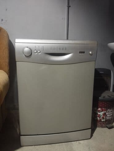 Qabyuyan maşın – tam ölçülü, gümüşü korpus, ideal vəziyyətdədir