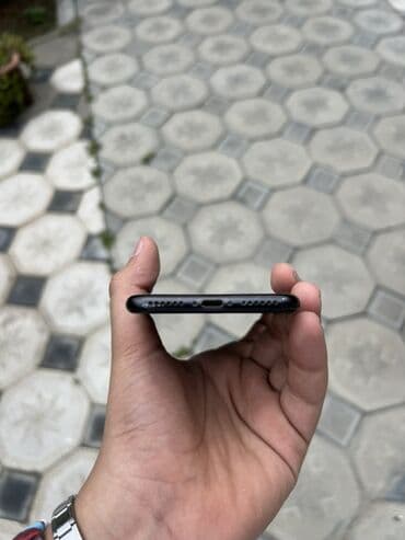 iphone 8 plus islenmis: IPhone 7, 32 GB, Qara, Barmaq izi — 6