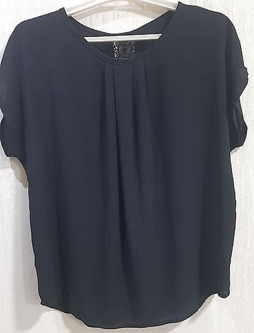 Qadın bluzası – tünd rəng - Model: qısaqoll, sərbəst kəsim - Yaxa