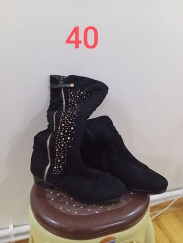 Qadın çəkməsi – 40 ölçü - Rəng: qara - Material: süet tipli üstlük -