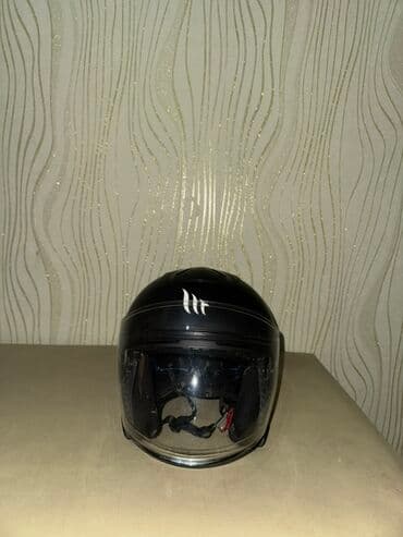 mersedes mator: MT brendinə məxsus mat qara rəngli motosiklet dəbilqəsi. Şəffaf vizoru — 4