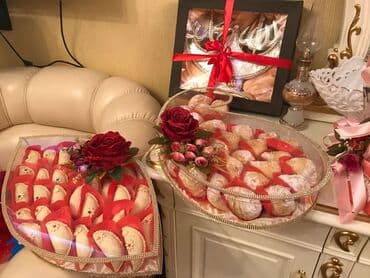 xonça şəkli: Şirniyyatların, xüsusilə Azərbaycan şirniyyatlarının səliqəli şəkildə — 1