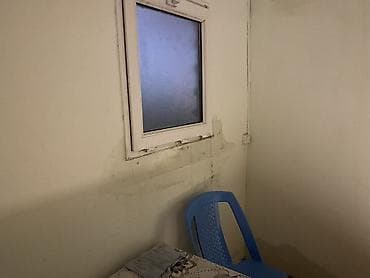 1 otaqli kicik evdi. Isleyen tek adama verilir. Evde soyuducu, tv