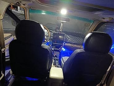 paneler: Foton SUV – qara rəng, 5 qapı, tam ölçülü ofroud üslublu kuzov. Yüksək — 4